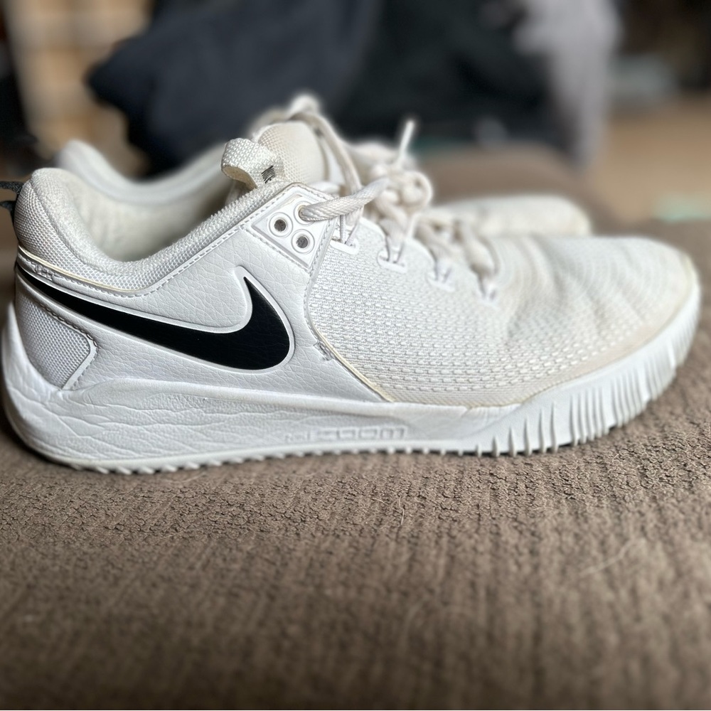 Nike volleyball shoes size 9 women’s